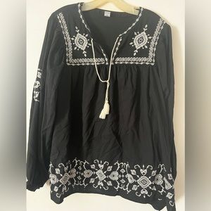 Old Navy embroidered blouse tunic XL